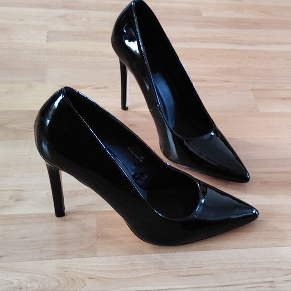Forever 21 Black Patent Faux Leather Pumps size 10 - Picture 3 of 9